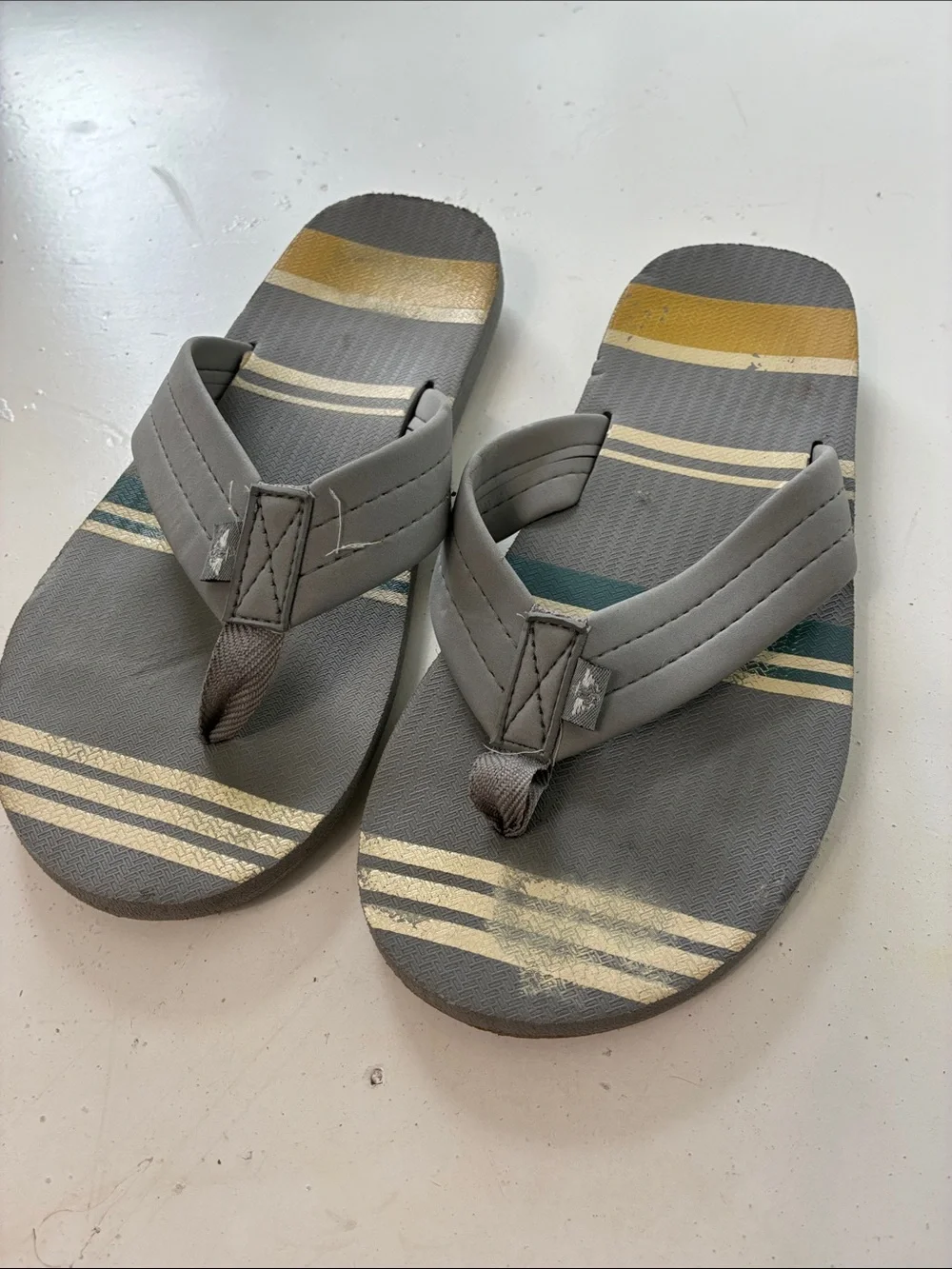 Dockers Sz 10 Men’s Slip On Gray Striped Flip Flop Sandals
